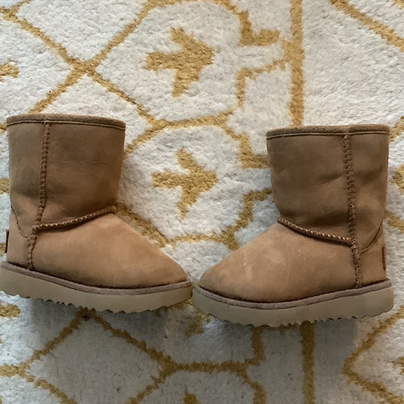 EUC UGG boots - Picture 4 of 6